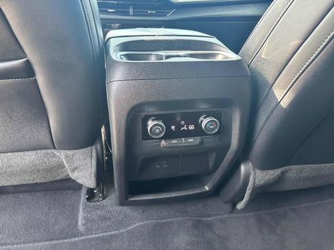 Used 2025 Buick Enclave Preferred AWD/4WD image 22