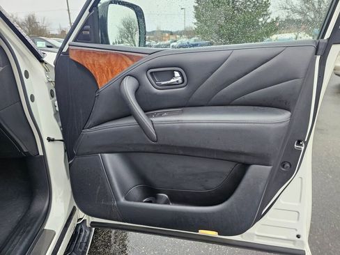 Used 2017 INFINITI QX80 4WD w/ Deluxe Technology Package image 11