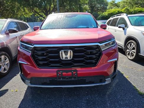 Used 2024 Honda Pilot Touring image 3