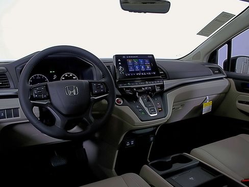 Certified 2026 Honda Odyssey EX-L image 13