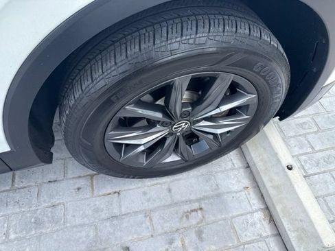 Used 2023 Volkswagen Tiguan SE w/ Panoramic Sunroof Package FWD image 14