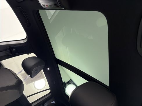 Used 2023 Volkswagen Tiguan SE R-Line FWD image 17