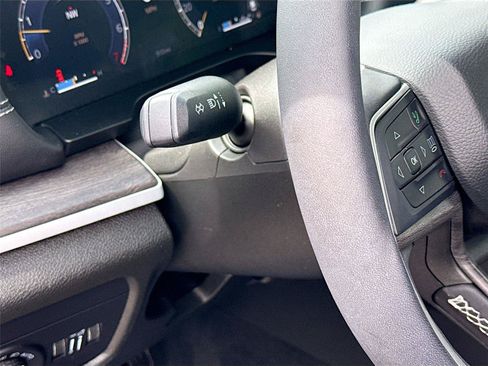 Used 2025 Jeep Grand Cherokee L Limited w/ Black Appearance Package RWD image 10