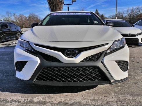 Used 2020 Toyota Camry SE image 3