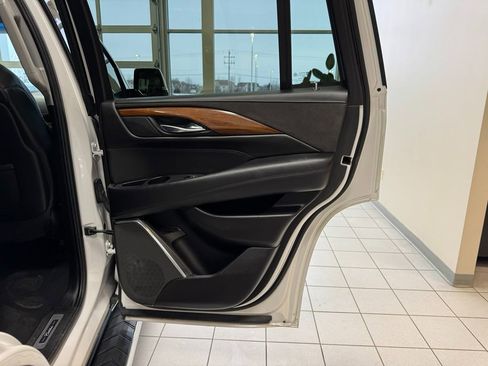 Used 2017 Cadillac Escalade Premium Luxury image 43
