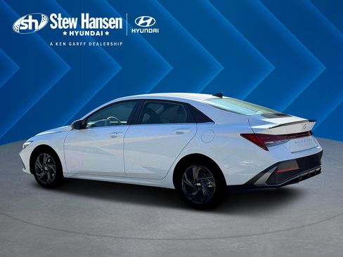 New 2026 Hyundai Elantra SEL Sport FWD image 5