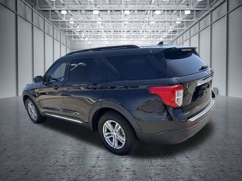 Used 2021 Ford Explorer XLT RWD image 3