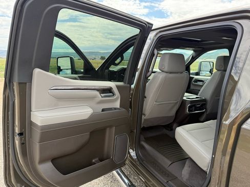 Used 2023 Chevrolet Silverado 1500 LTZ w/ LTZ Premium Package AWD/4WD image 31