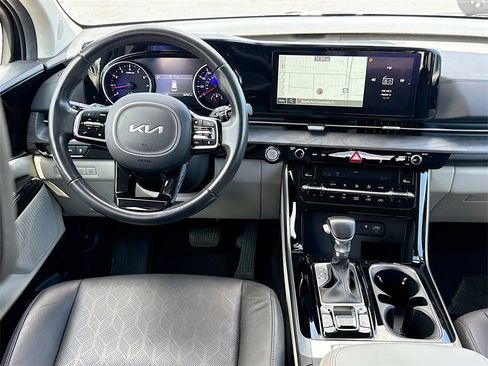 Used 2024 Kia Carnival EX image 28