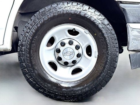 Used 2019 Chevrolet Express 2500 w/ Driver Convenience Package image 38