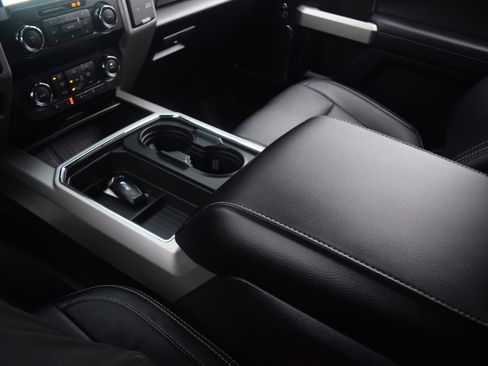 Used 2020 Ford F250 Lariat w/ Lariat Ultimate Package image 12