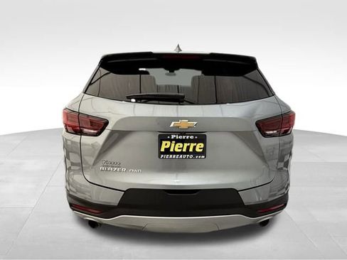 Used 2025 Chevrolet Blazer LT image 3
