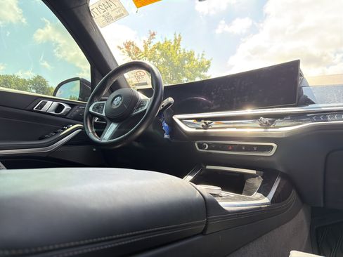 Used 2025 BMW X7 xDrive40i w/ M Sport Package AWD/4WD image 6