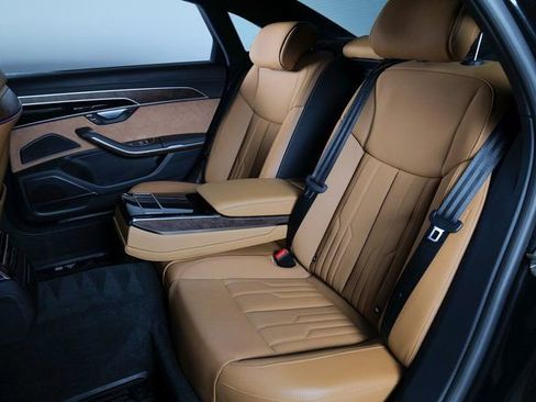 Used 2025 Audi A8 L 3.0T w/ Executive Package image 12