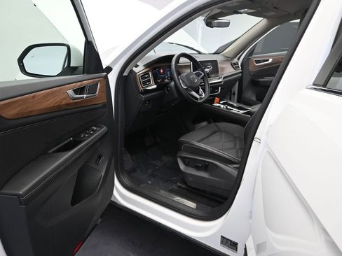 Used 2024 Volkswagen Atlas SE image 13