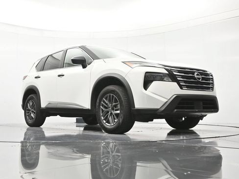 Used 2024 Nissan Rogue S FWD image 38