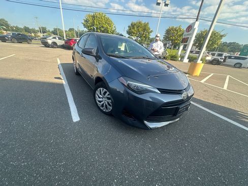 Used 2018 Toyota Corolla LE FWD image 12