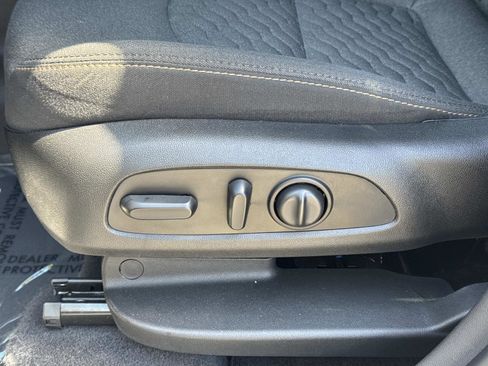 Used 2020 Chevrolet Equinox LT image 22