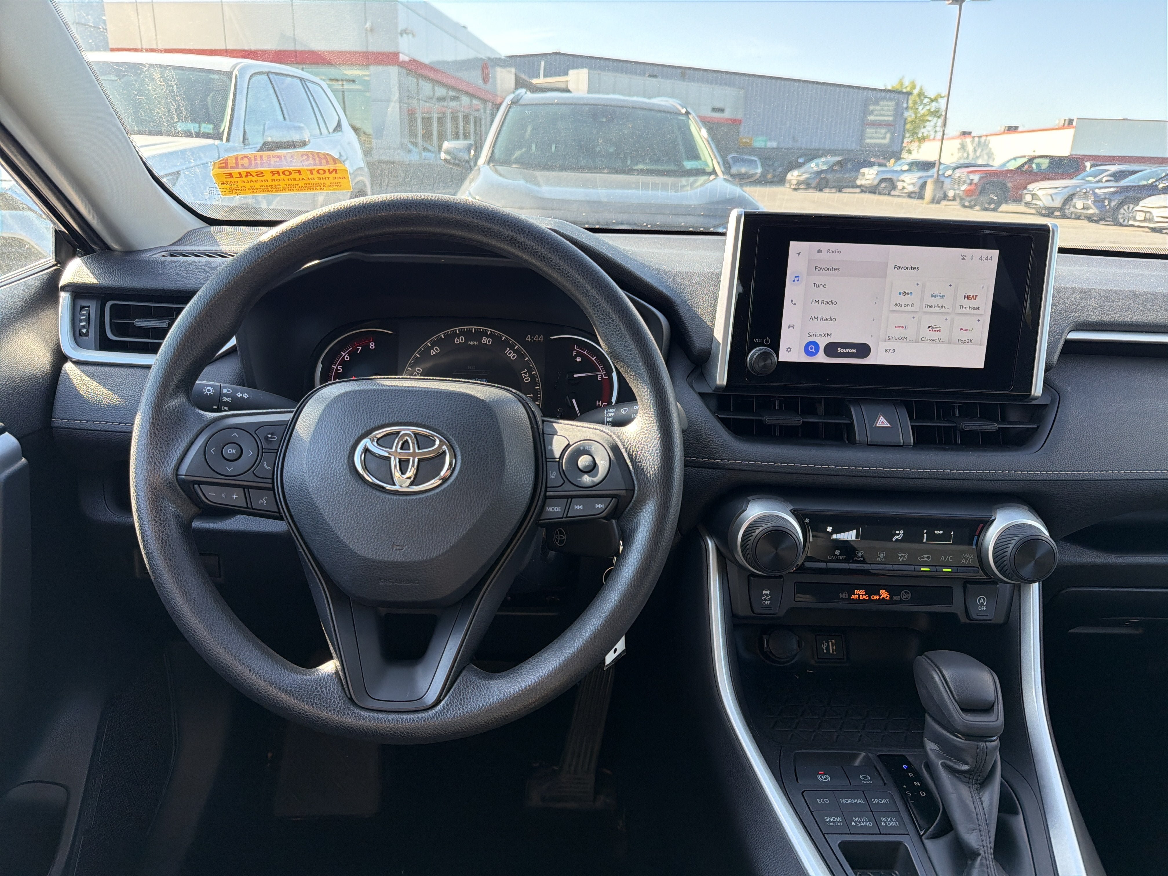 Used 2023 Toyota RAV4 LE AWD/4WD image 10