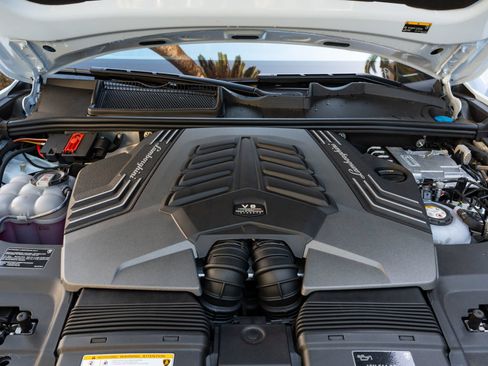 Used 2026 Lamborghini Urus SE AWD/4WD image 44