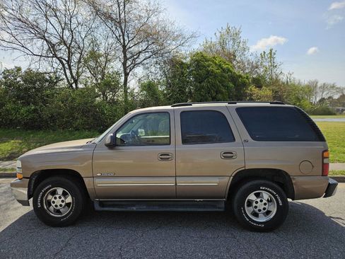 Used 2003 Chevrolet Tahoe LT image 2