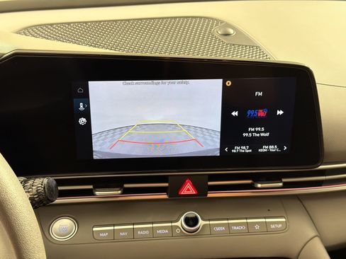 Used 2024 Hyundai Elantra SEL FWD image 21