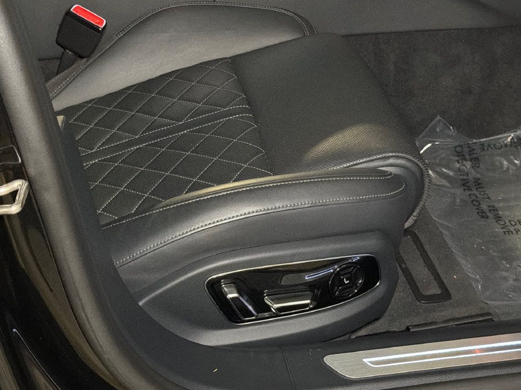 Used 2024 Audi S8 AWD/4WD image 11