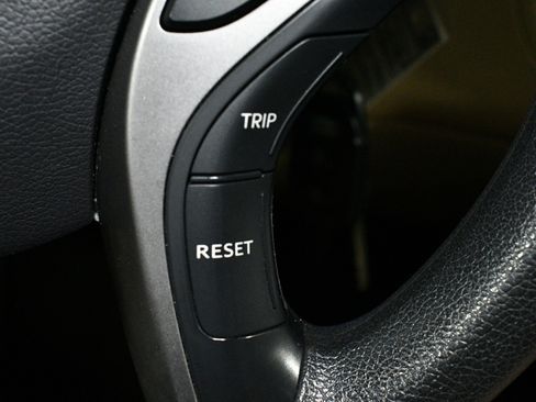 Used 2013 Hyundai Elantra GLS w/ Preferred Pkg image 30