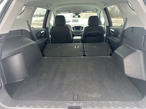 Used 2024 GMC Terrain SLE image 50