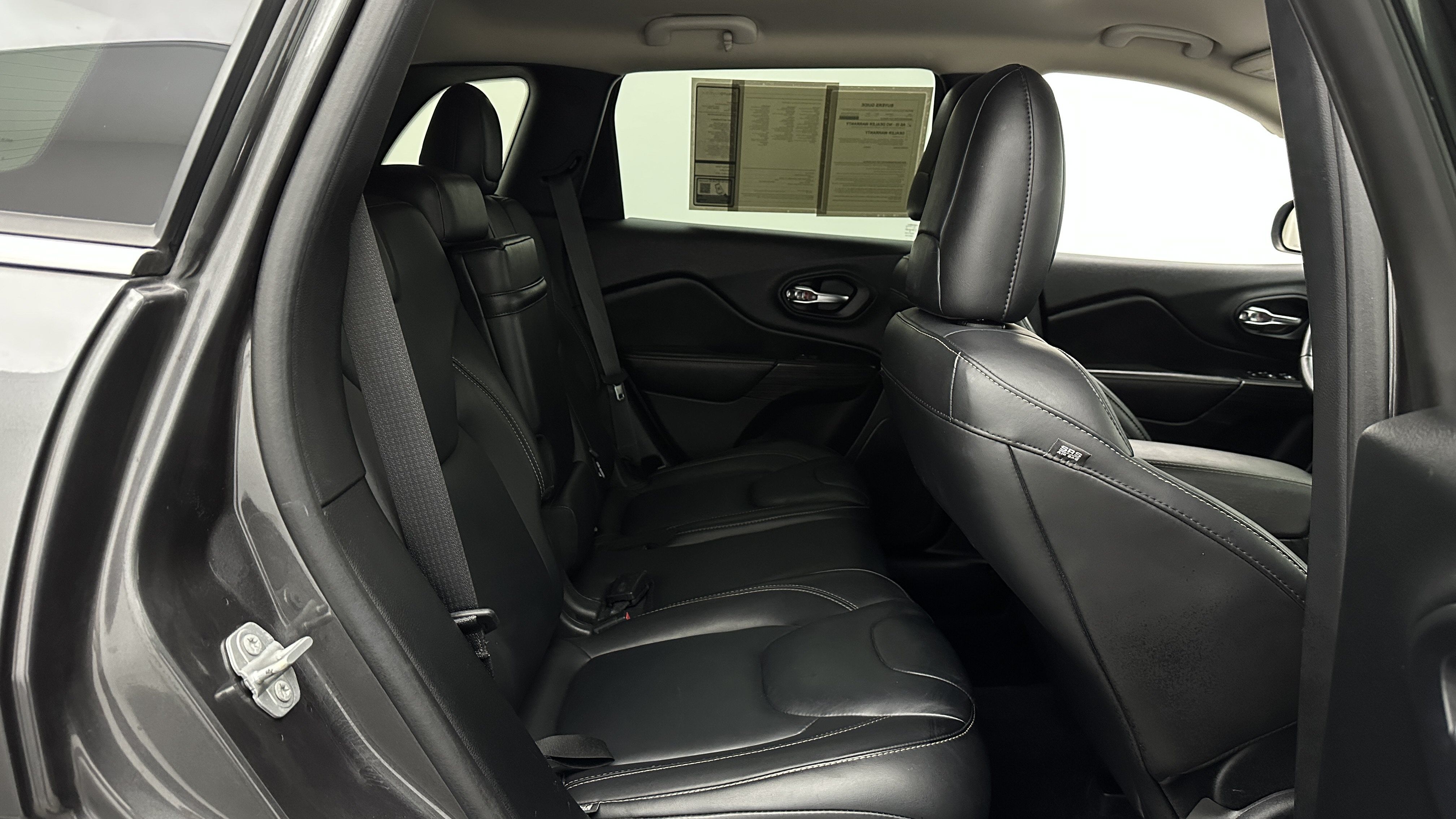 Used 2017 Jeep Cherokee Limited FWD image 31