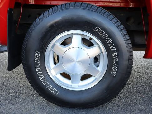 Used 2003 GMC Sierra 1500 SLT w/ SLT Preferred Equipment Group AWD/4WD image 60