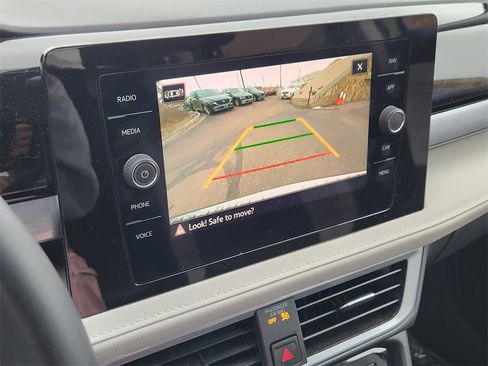 Used 2025 Volkswagen Taos SEL image 13