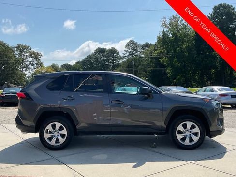 Used 2022 Toyota RAV4 LE image 8