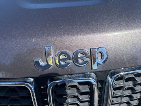 Used 2021 Jeep Grand Cherokee Limited image 23