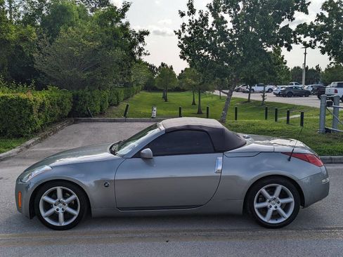 Used 2004 Nissan 350Z Touring image 3