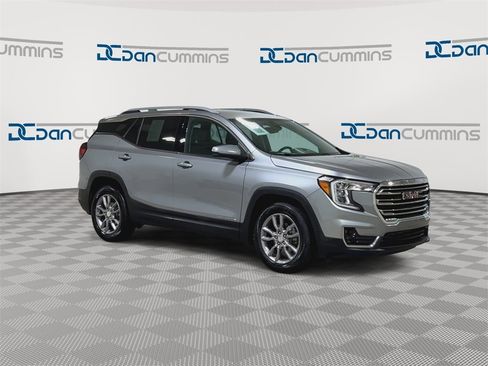 Used 2024 GMC Terrain SLT image 2