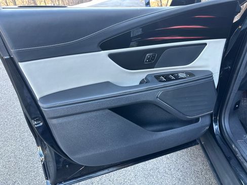 Used 2024 Lincoln Nautilus Premier image 29