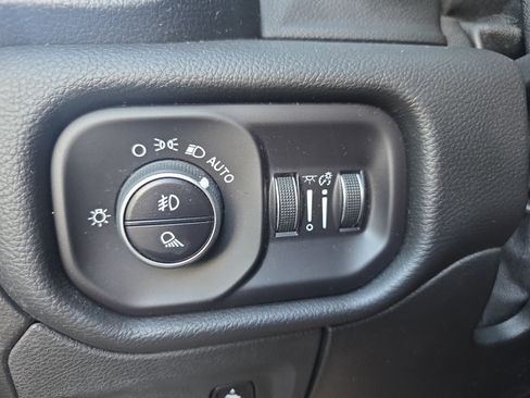Used 2019 RAM 1500 Laramie AWD/4WD image 25