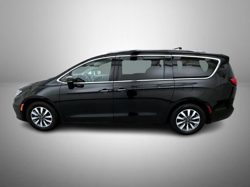 Used 2021 Chrysler Pacifica Touring-L image 8