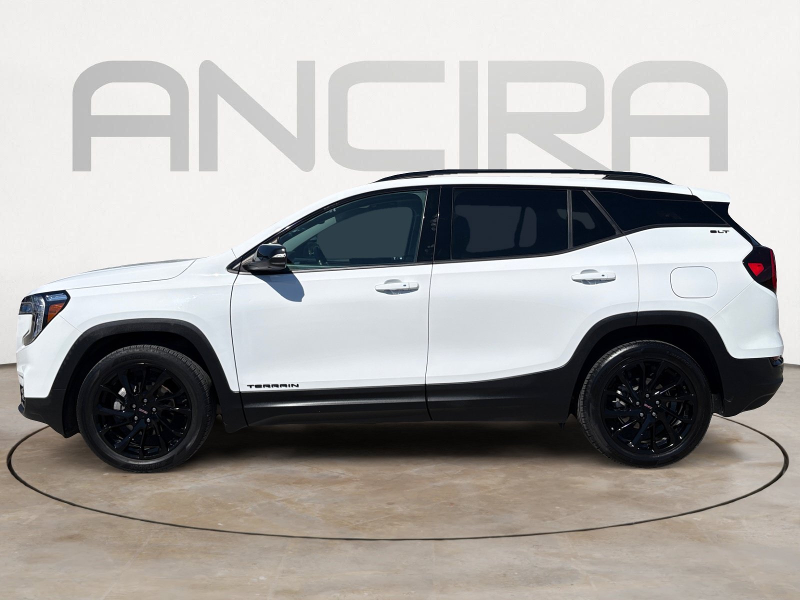 Used 2024 GMC Terrain SLT w/ Tech Package FWD image 8