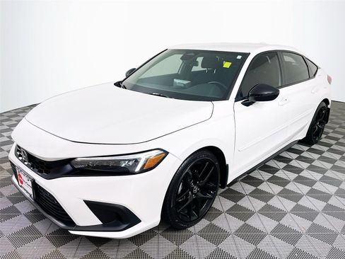 Used 2023 Honda Civic Sport image 3