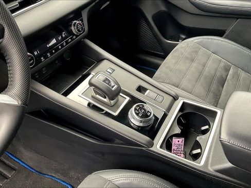 Used 2023 Mitsubishi Outlander SE image 16