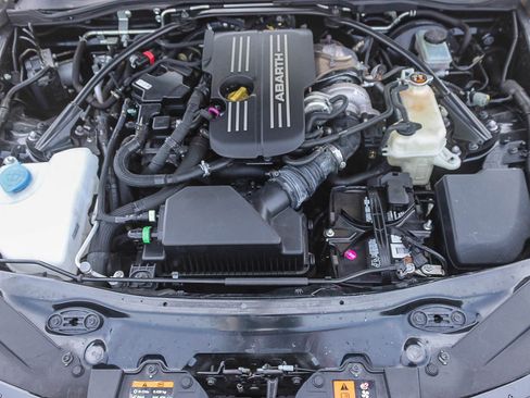 Used 2018 FIAT 124 Spider Abarth RWD image 35