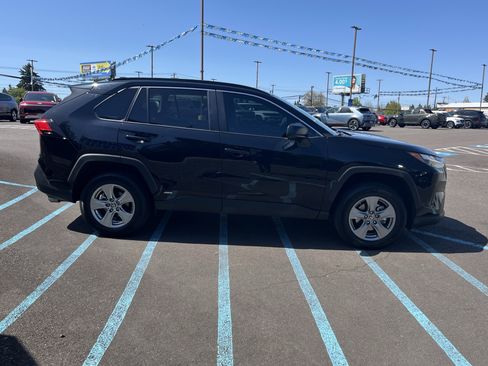 Used 2024 Toyota RAV4 LE AWD/4WD image 6