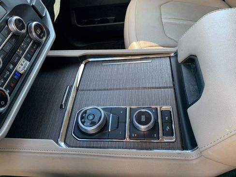 Used 2024 Ford Expedition Limited image 41