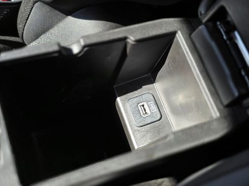 Used 2017 Jeep Renegade Altitude image 31