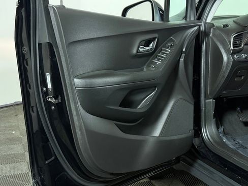 Used 2020 Chevrolet Trax LS FWD image 25