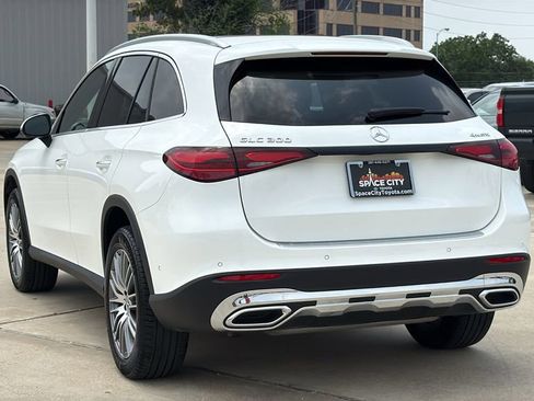 Used 2024 Mercedes-Benz GLC 300 4MATIC image 3