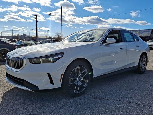 New 2026 BMW 530i xDrive w/ Convenience Package AWD/4WD image 6