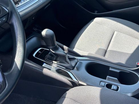 Used 2025 Toyota Corolla LE FWD image 41